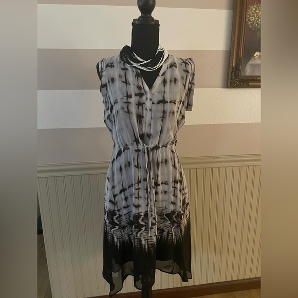Simply Vera Vera Wang Black and Cream Patterned Dress - Picture 1 of 13